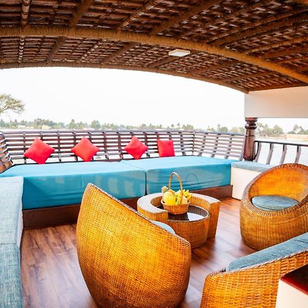Отель Why Not Houseboat Alappuzha Экстерьер фото
