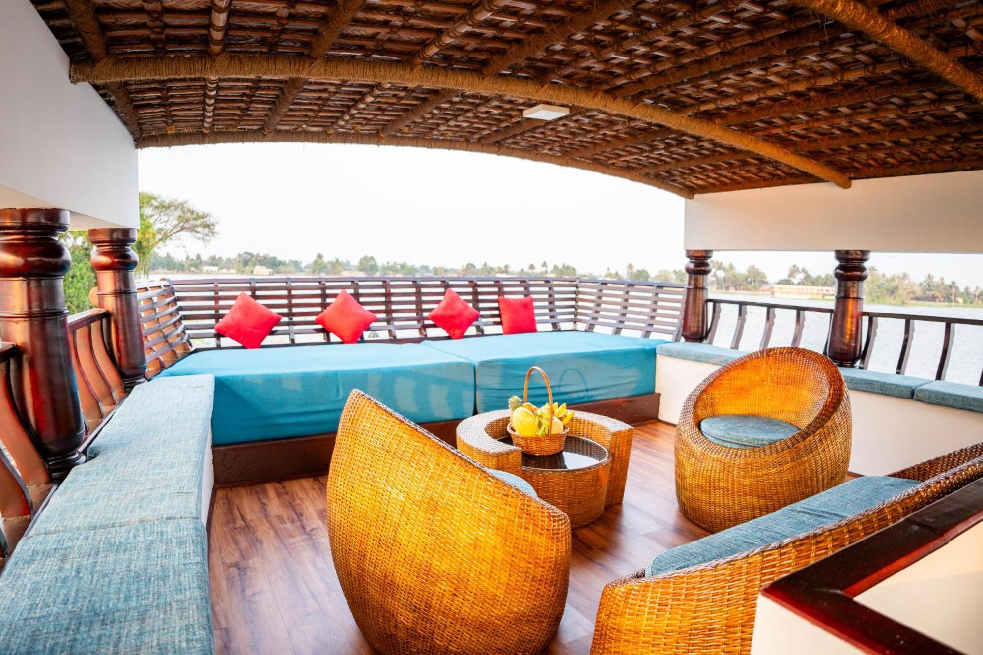 Отель Why Not Houseboat Alappuzha Экстерьер фото