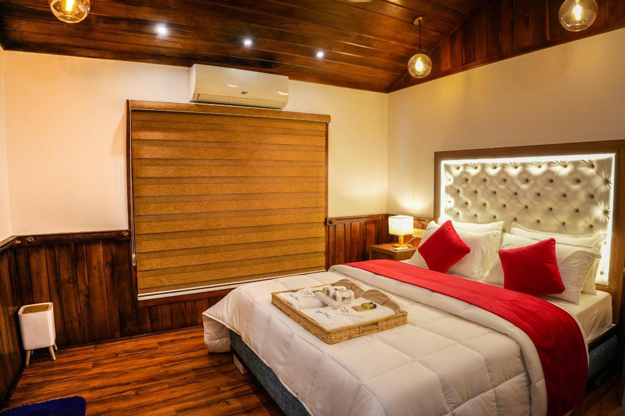Отель Why Not Houseboat Alappuzha Экстерьер фото