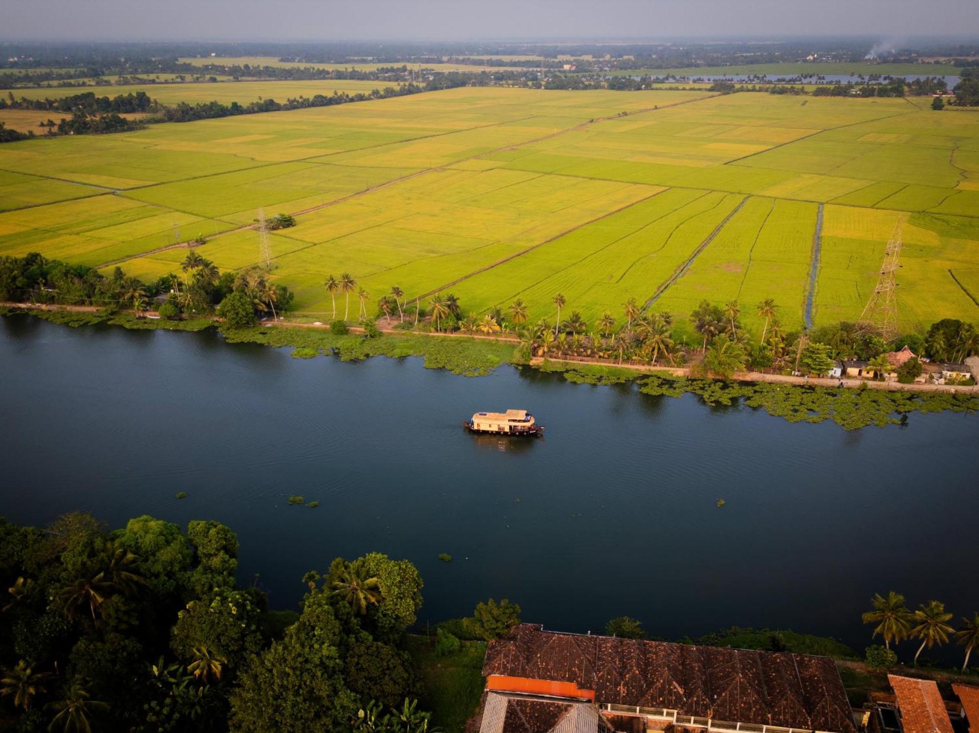 Отель Why Not Houseboat Alappuzha Экстерьер фото