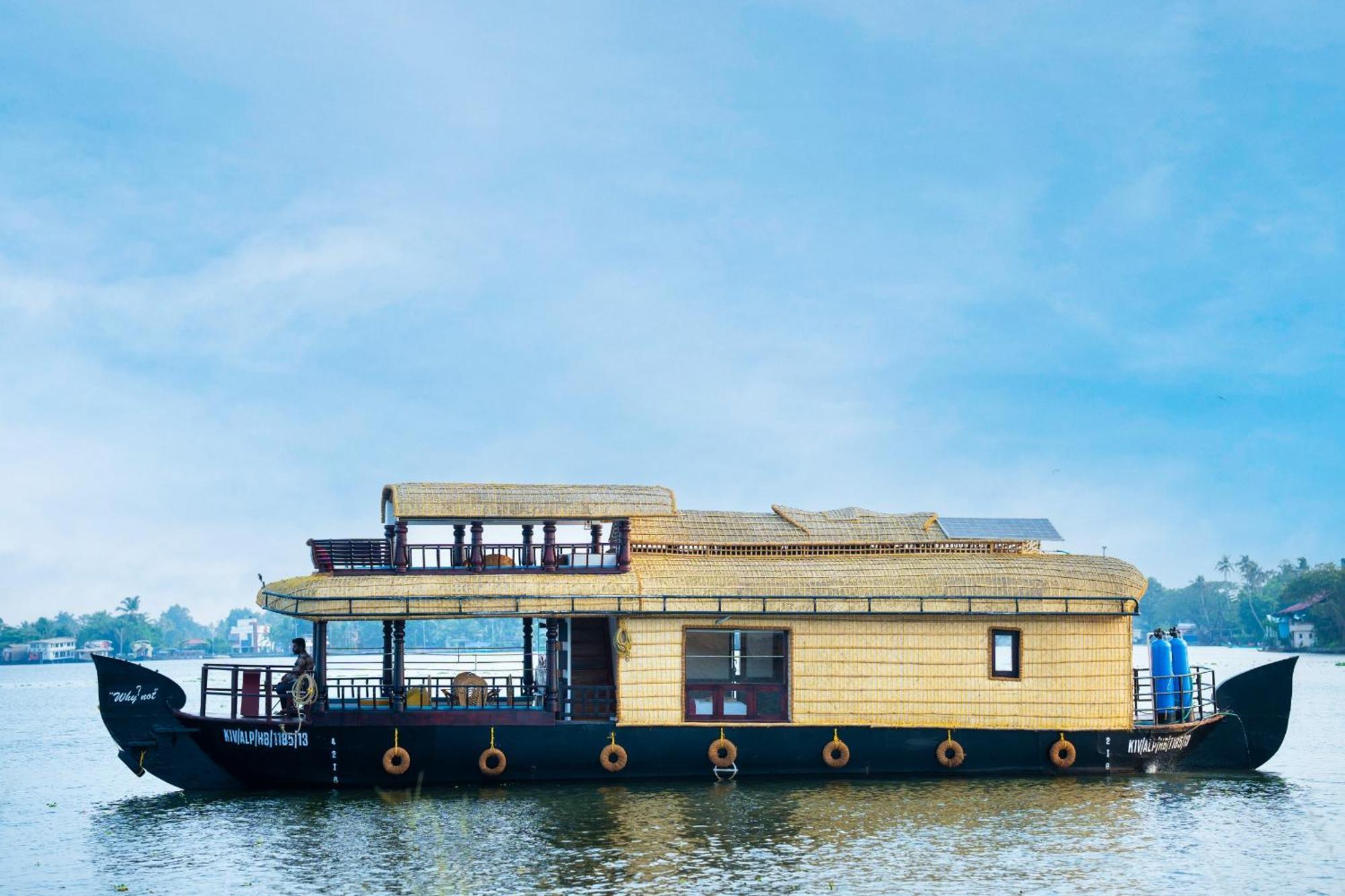 Отель Why Not Houseboat Alappuzha Экстерьер фото