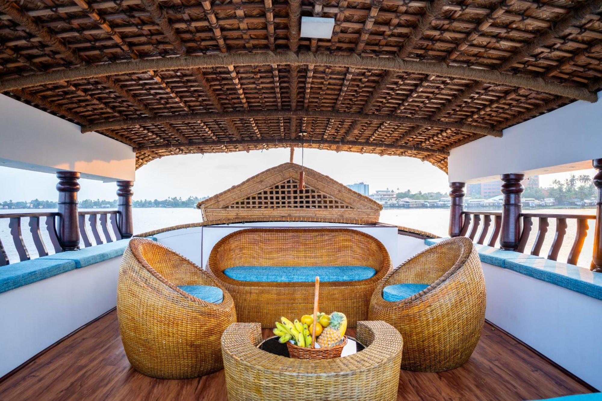 Отель Why Not Houseboat Alappuzha Экстерьер фото
