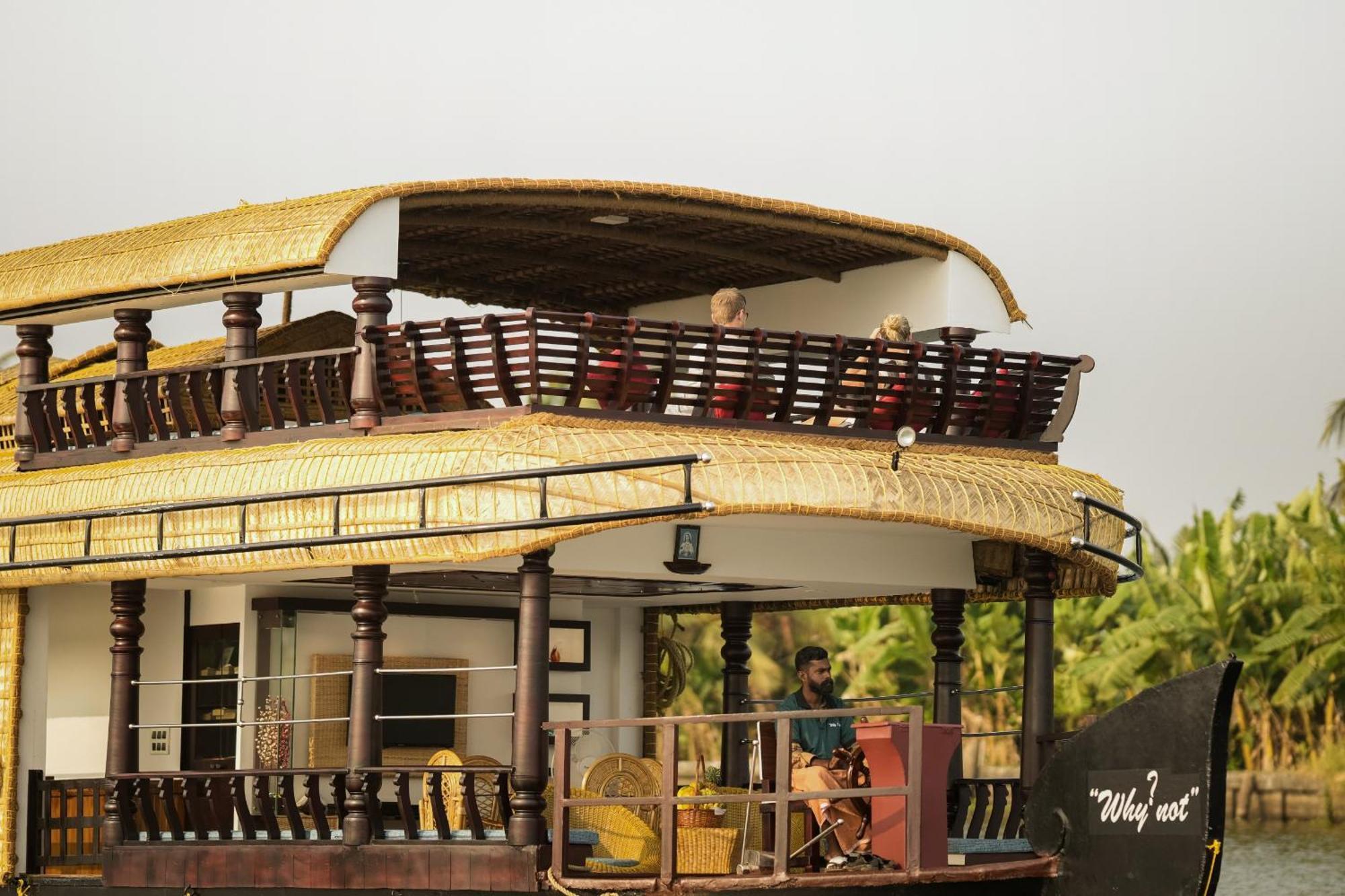 Отель Why Not Houseboat Alappuzha Экстерьер фото