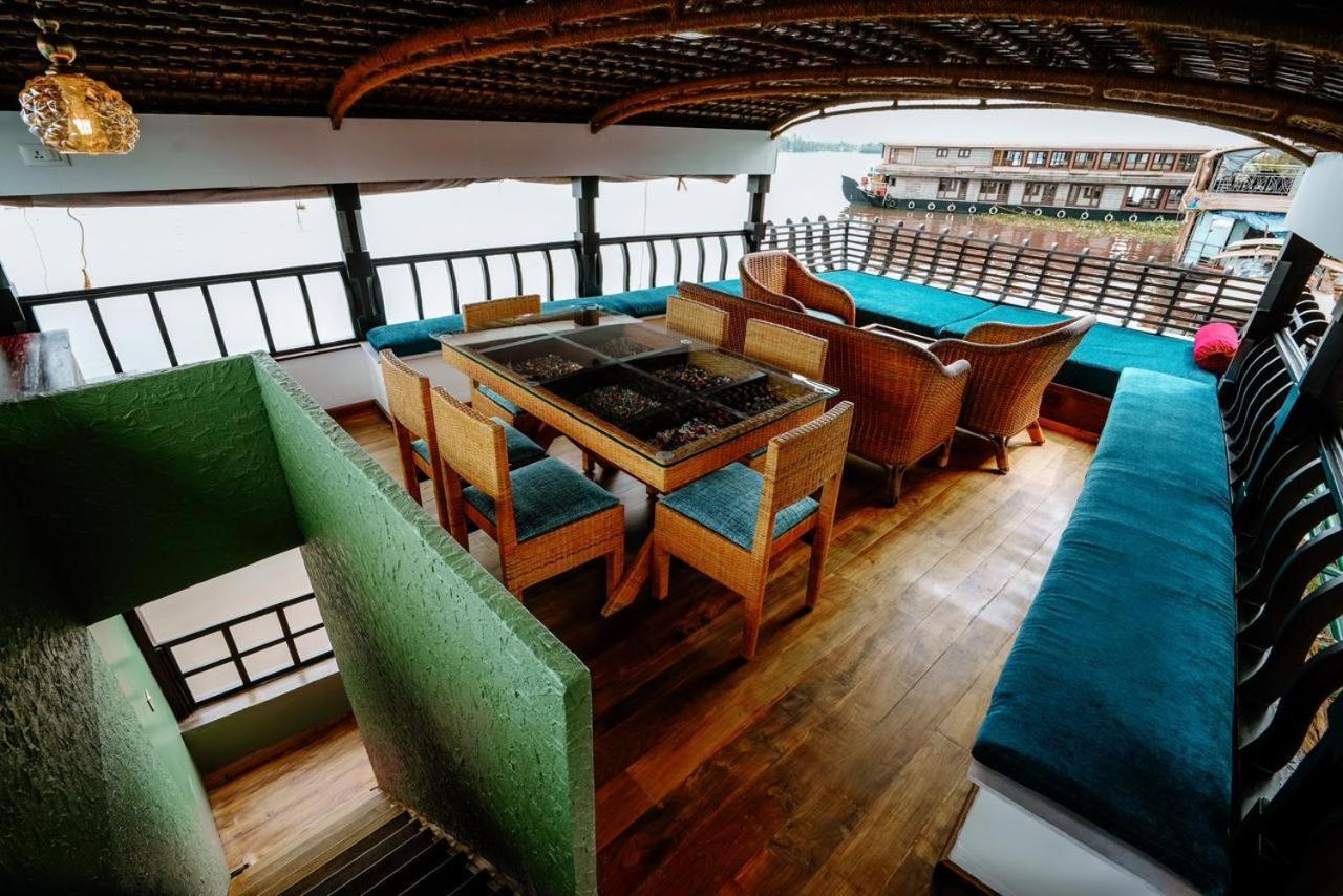 Отель Why Not Houseboat Alappuzha Экстерьер фото