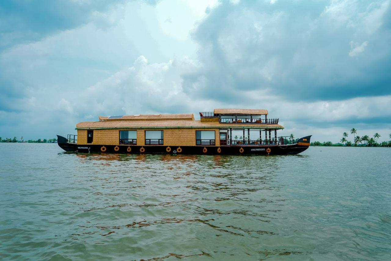 Отель Why Not Houseboat Alappuzha Экстерьер фото