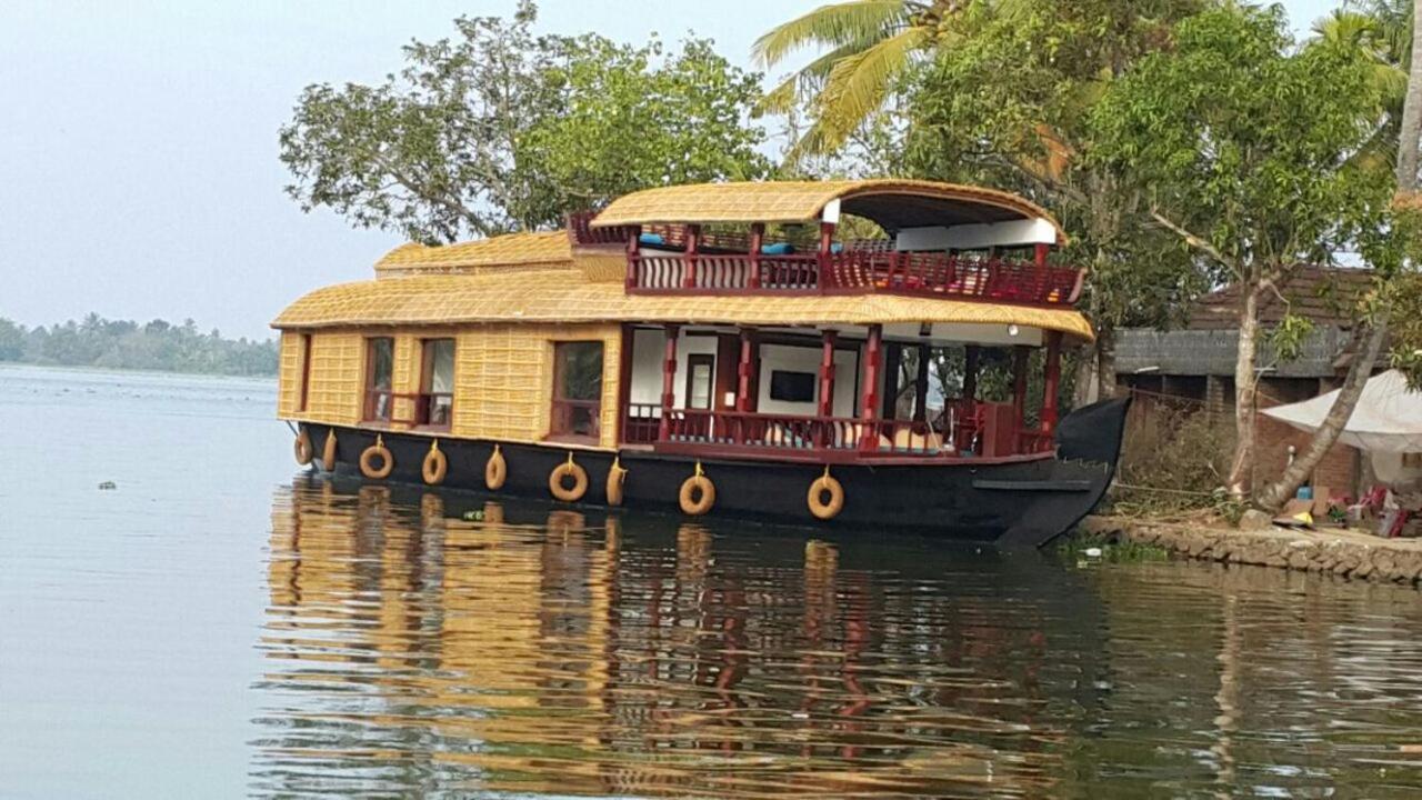 Отель Why Not Houseboat Alappuzha Экстерьер фото